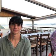 Studente di ingegneria impartisce ripetizioni di matematica per studenti delle medie e del liceo